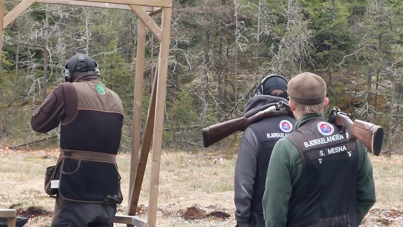 Jaktskytterskolen Erfarne deltar på 100 duers Leirduesti lørdag 7 juni 2025 Beretta Norgescup i Løiten JFF