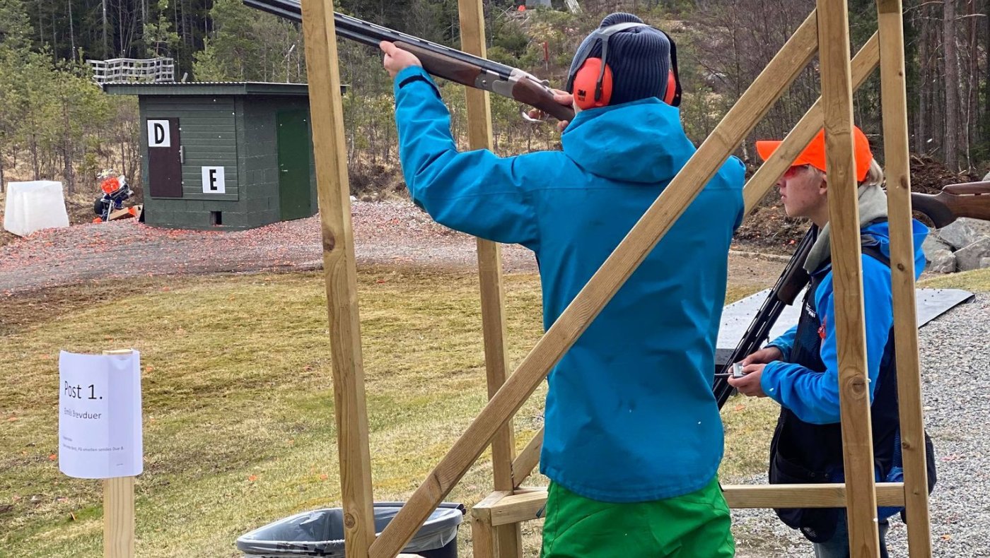 Jaktskytterskolen Nomader deltar på 100 duers Leirduesti søndag 22 juni 2025 Beretta Norgescup Åmot JFF