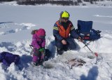 Familiedag med isfiske på Vatsfjorden