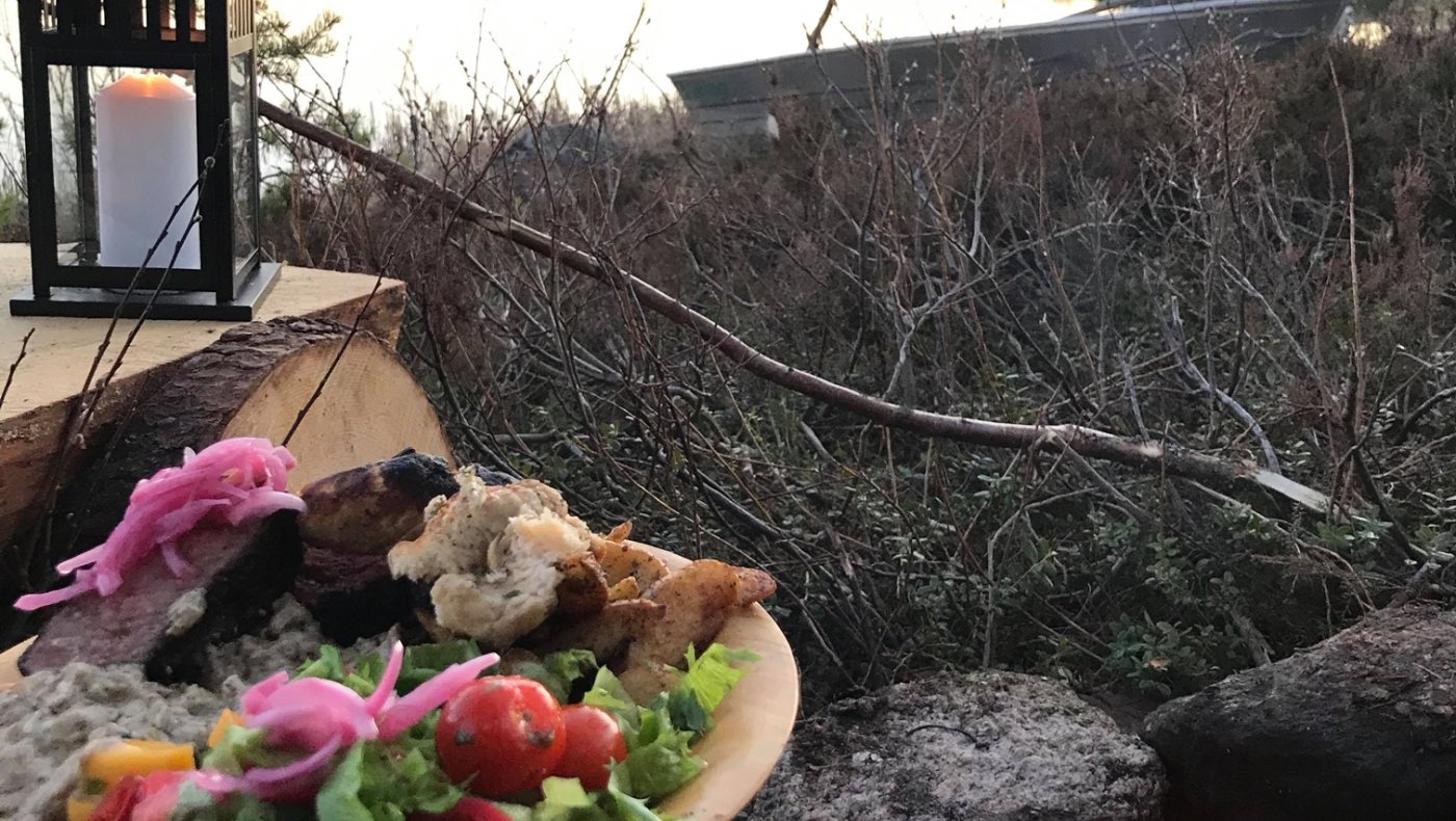 Vilmarkssneller som padler, fisker og griller på Kynndammen.