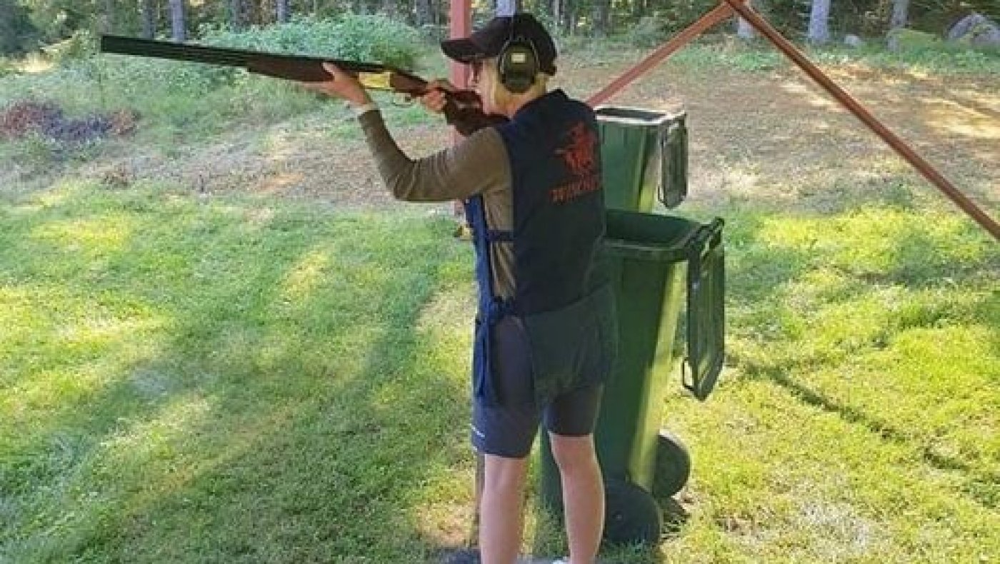 Åpen dag på leirduebanen. Rekrutter, Kvinner, Ungdom og Barn. 26 Aug